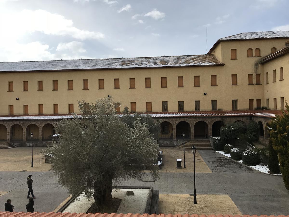 Albergue Pirenarium Sabiñánigo Eksteriør bilde